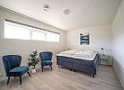 Schlafzimmer 1 mit Kleiderschrank