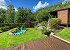 Garten mit Gartenlaube