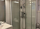 Nr. 1 von zwei Duschbädern mit WC