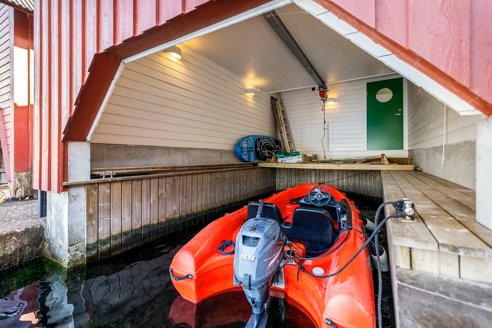 Anneks mit Bootshaus