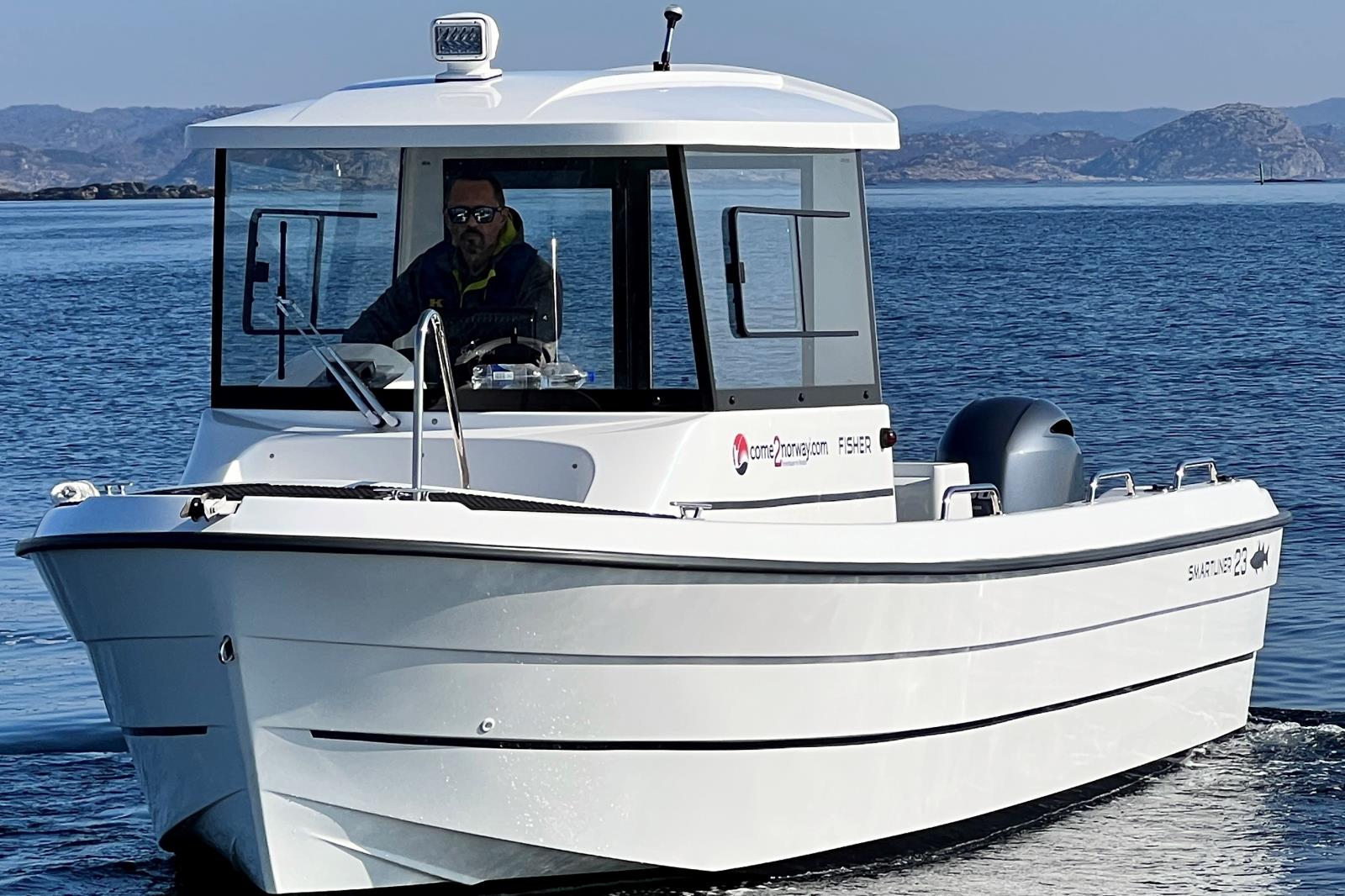 Eines unserer vielen Smartliner, 23 Fuß, 115 PS, in der Saison inklusive