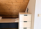 2 Schlafzimmer mit jeweils 2 Einzel-Betten im OG 