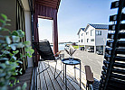 Balkon mit Blick zum Hafen