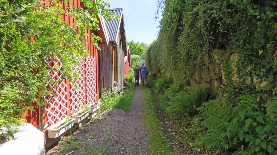der Gartenweg an den Bootsstuben