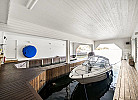 großes Bootshaus unter dem Haus