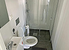 Bad mit Dusche u. WC 2